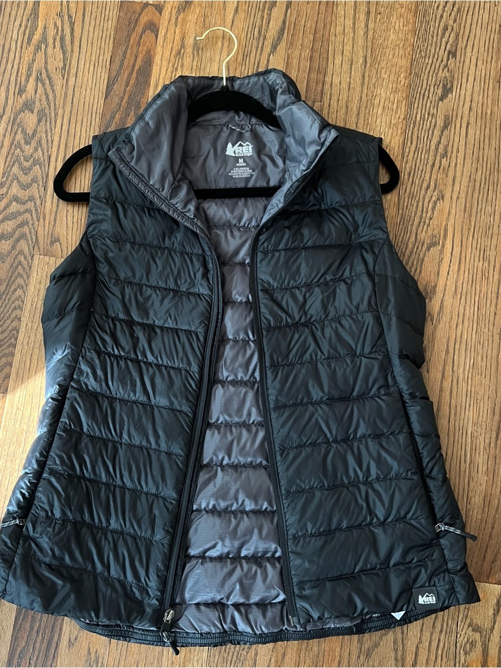 REI Co Op Puffer Vest Womens Sz M medium Black Down Zip Hiking fall camping